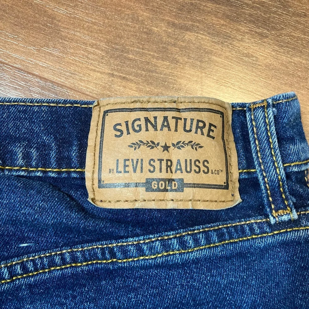 Levis Signature Gold relaxed denim - Picture 7 of 13